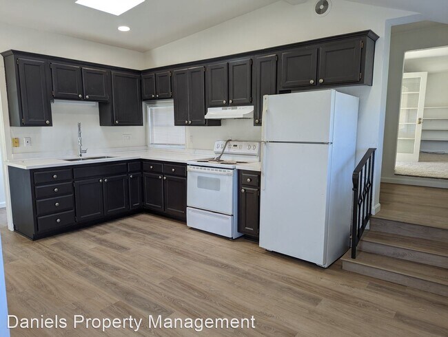 Building Photo - 2 br, 1.5 bath House - 2221 Suncrest Blvd.