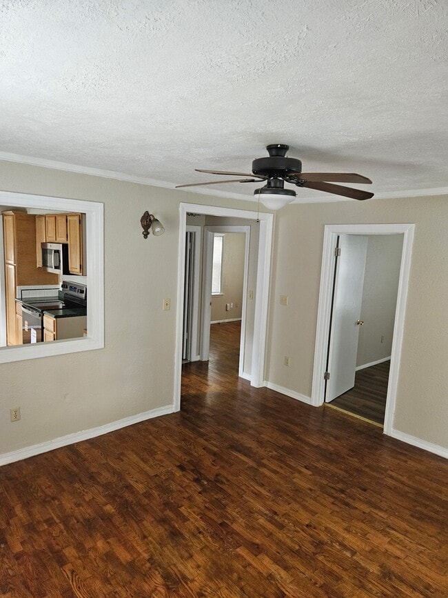 Foto del edificio - 1649 E Blaine St