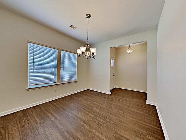 Building Photo - 307 Camp dr