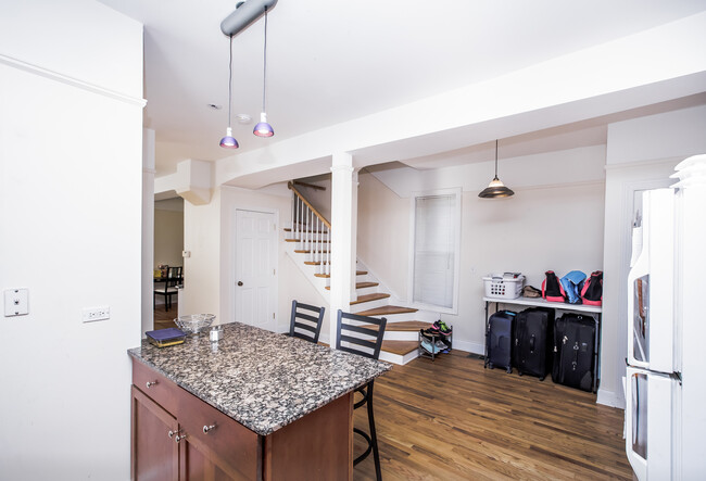 Foto del edificio - 2237 W Armitage Ave