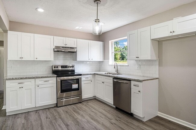 Building Photo - Updated 4 bedroom, 3 bath, single story house on a 20500 sq ft lot in Roman Forest!! Upgrades inc...