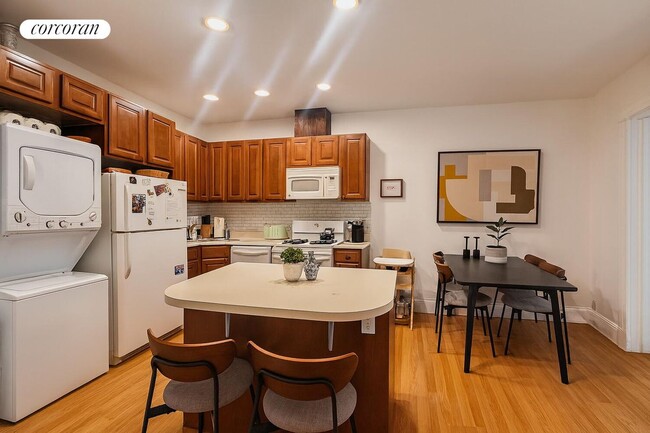Building Photo - 358 8th St