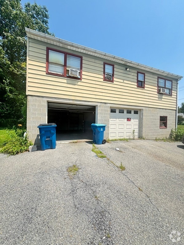 Building Photo - 15 Froelich Ave
