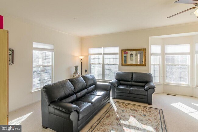 Building Photo - 2715 Summers Ridge Dr