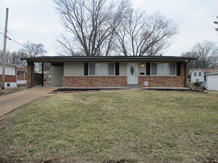 Foto principal - 725 Jamaica Pl Florissant, MO 63033