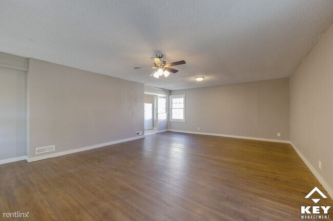 Foto del edificio - 2 br, 1 bath Townhome - 2658 E Grail St
