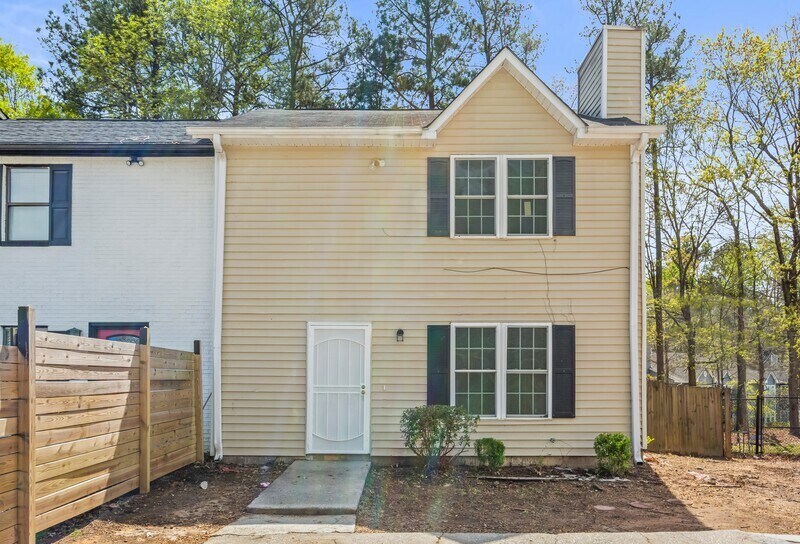 Foto principal - 930 Silverwood Dr
