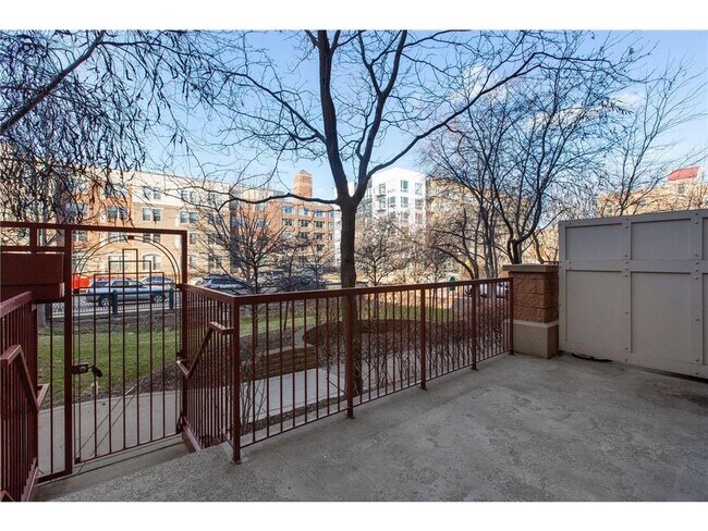 Building Photo - 645 N 1st St