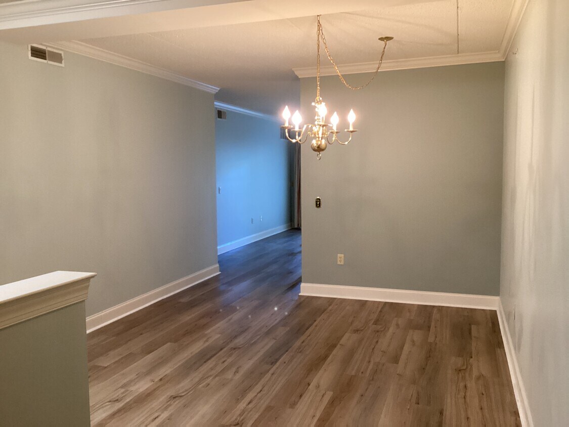 Dining - 244 Baltimore Pike