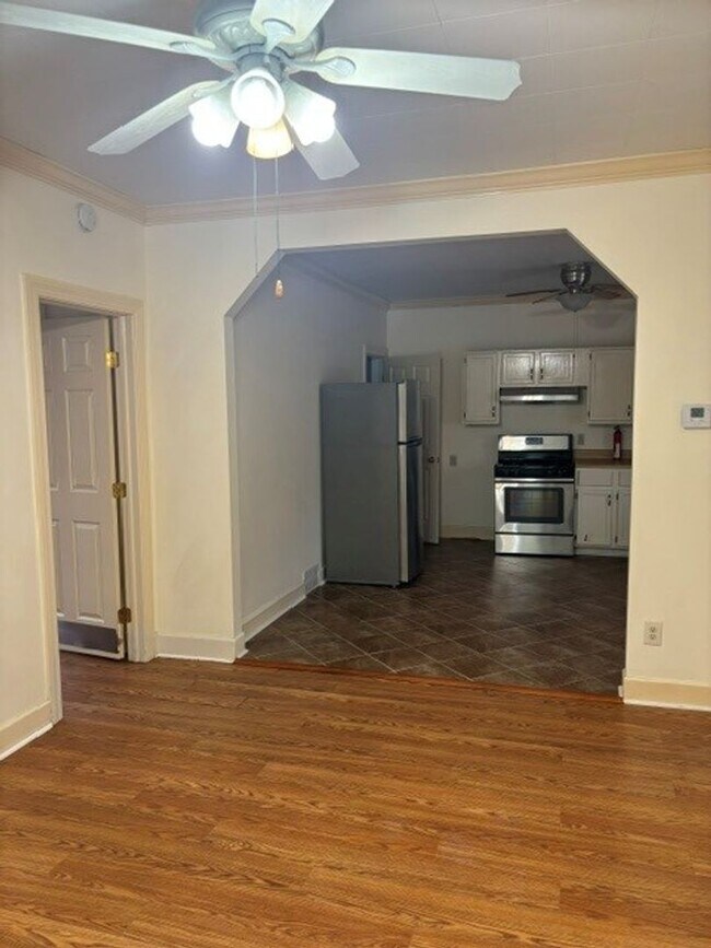 Foto del edificio - 307 E 3rd St