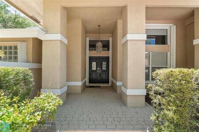 Building Photo - 10434 NW 6th Ct