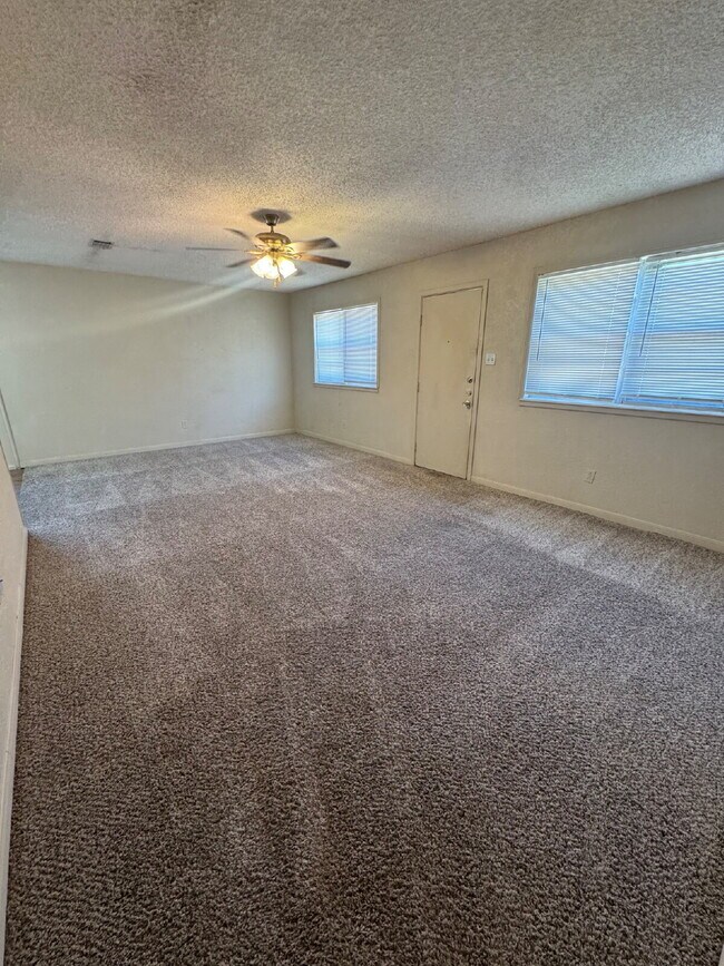 Building Photo - Charming 3-Bed Home with 1.5 Baths in Lubb...