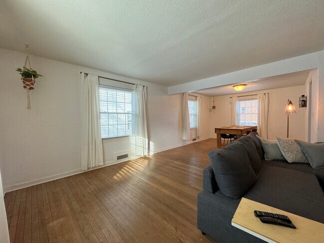 Foto del edificio - 620 E 63rd Ter