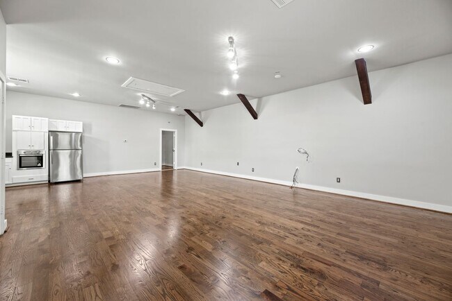 Foto del edificio - 633 E 11th St