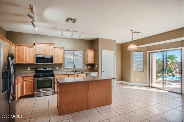 Building Photo - 35945 W Velazquez Dr