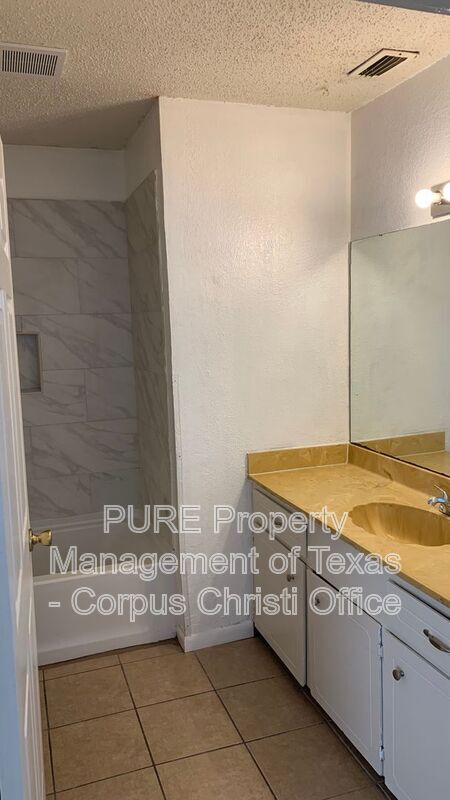 Building Photo - 740 Orleans Dr