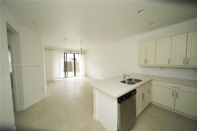 Foto del edificio - 10457 NW 61st St