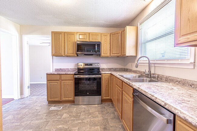 Foto del edificio - Pictures coming soon....