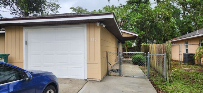 Building Photo - 4 bedroom 2 bath