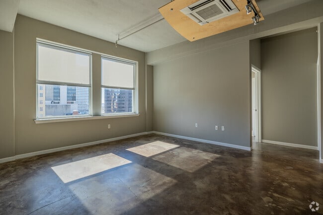 2BR, 2BA - 813SF - Sala de estar - The Palace Apartments