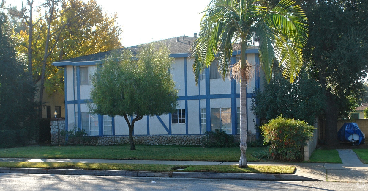 Building Photo - 270 E Center St