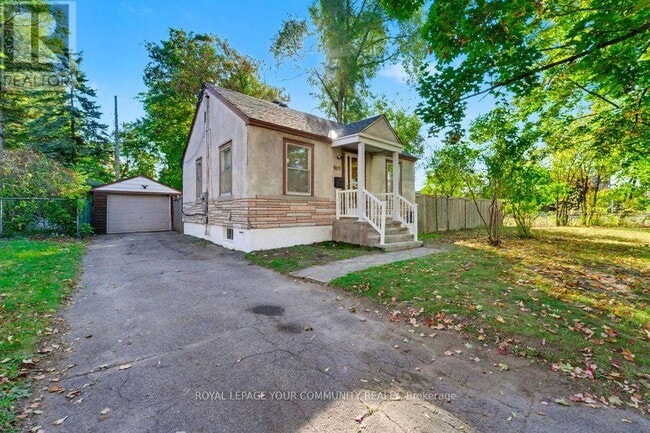 Building Photo - 967 Merivale Rd
