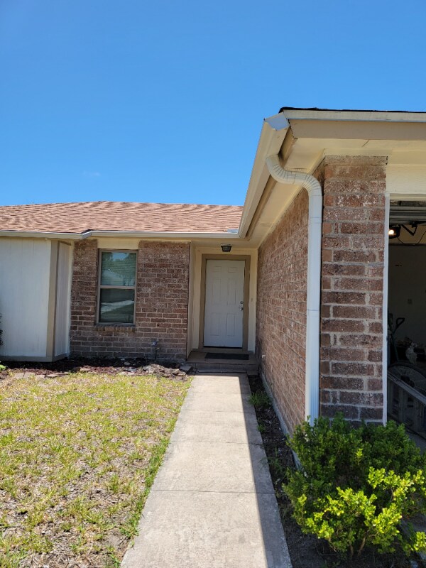 Primary Photo - 213 Perthshire Dr