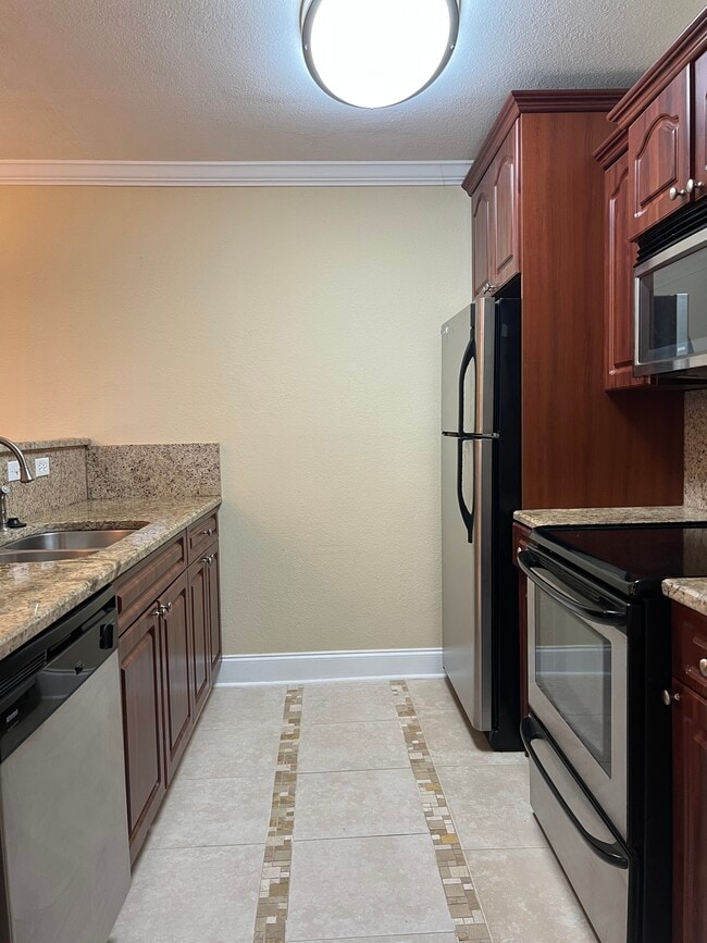 Building Photo - 455 Alt 19
