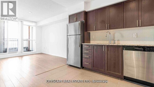 Photo du bâtiment - 830-1830 Lawrence Ave W