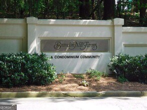 Building Photo - 2008 Huntingdon Chase