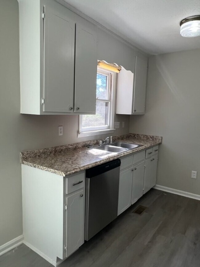 Foto del edificio - 2459 Strickland Bridge Rd