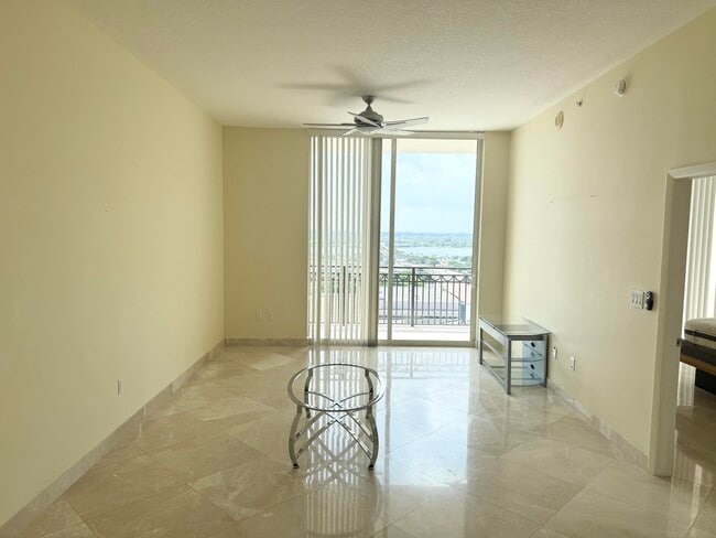 Foto del edificio - 550 Okeechobee Blvd