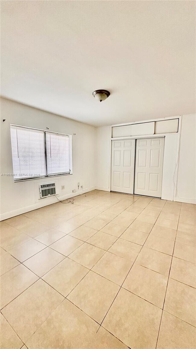 Foto del edificio - 1955 Normandy Dr