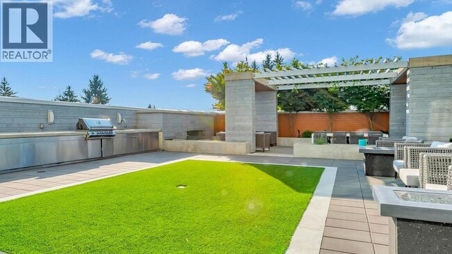 Building Photo - 652 Whiting Way