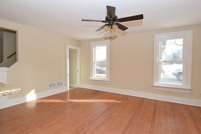 Building Photo - 1/2 Duplex,Residential Rental - ELBURN, IL