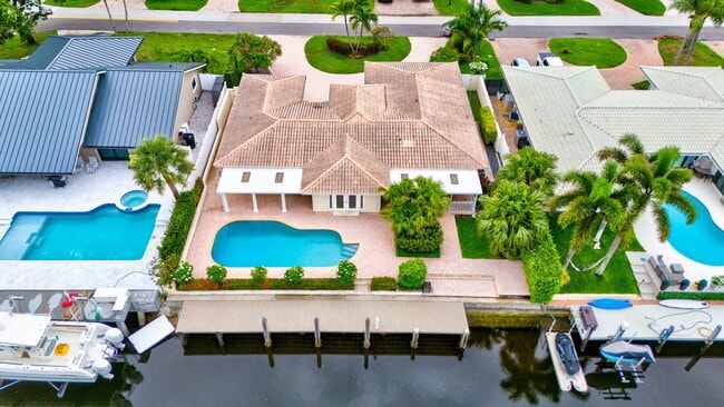 Building Photo - 2612 NE 5th St