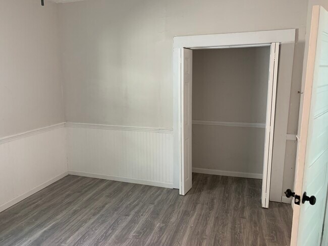 Building Photo - 19 Bouhan St