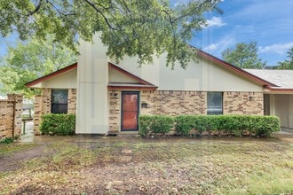 Building Photo - 3002 Breeze Terrace