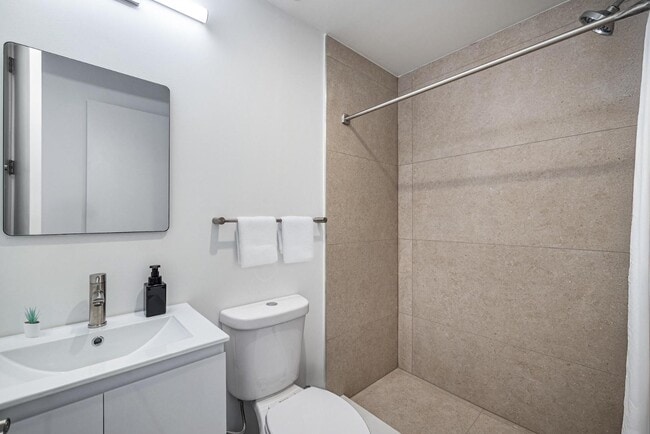 Building Photo - 626 NW 11th Ave