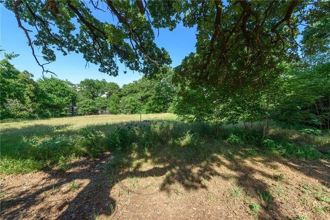 Foto del edificio - 1316 Mockingbird Ln