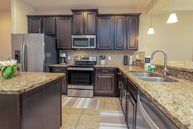 Foto del edificio - 8079 Brooksville Dr