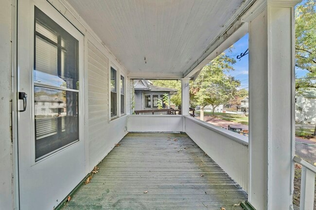 Building Photo - 1148 La Croix Ave