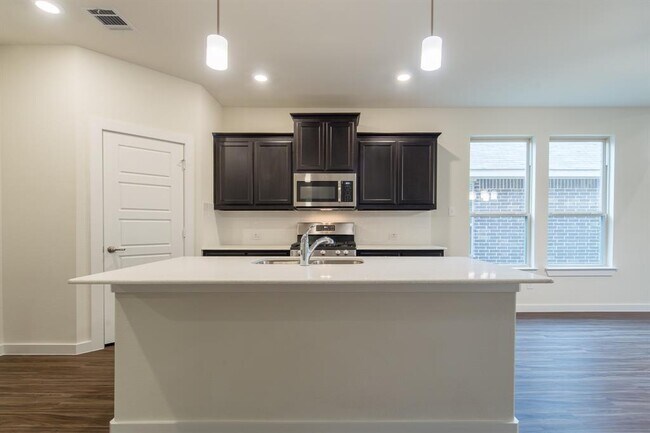 Foto del edificio - 7633 Spring Dr