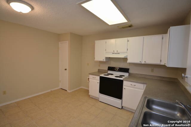 Foto del edificio - 6831 Canary Meadow Dr