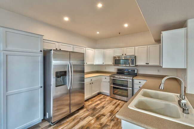 Foto del edificio - 2291 W Horizon Ridge Pkwy