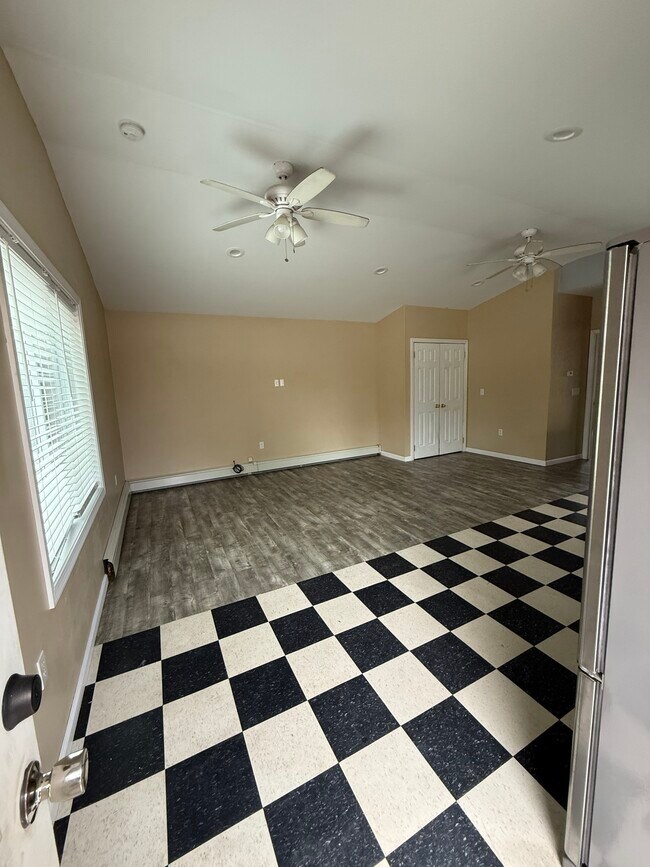 Foto del edificio - 158 Lake Hayward Rd