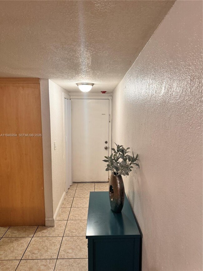 Foto del edificio - 1990 W 56th St