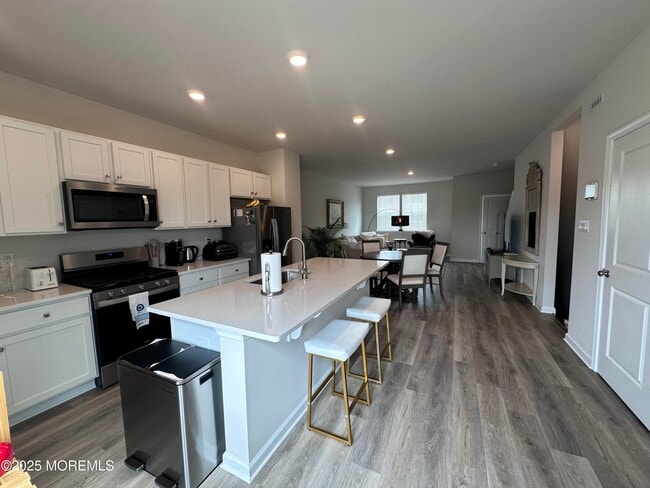 Building Photo - 248 Macoun Way