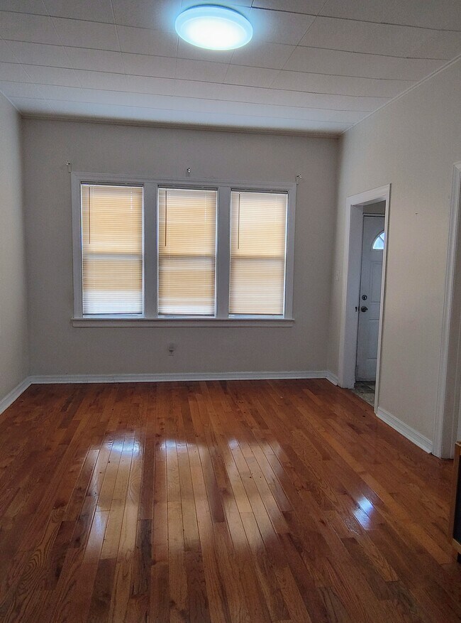LIVING ROOM - 1648 W 21st St