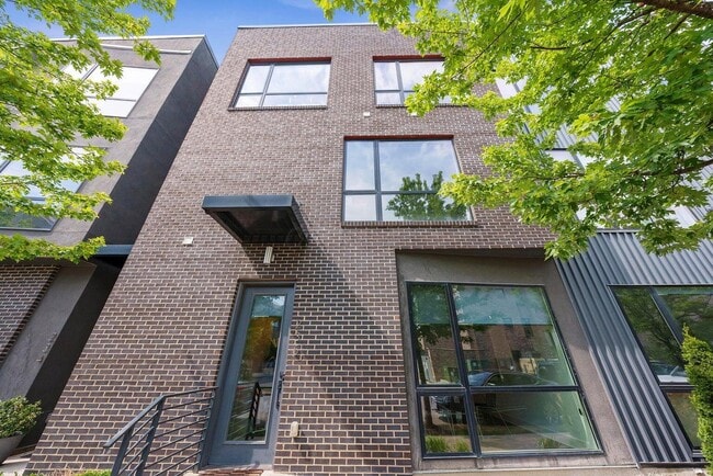 Building Photo - 236 Neruda Ave